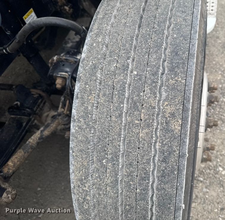 image for item EA2234 2018 Freightliner Cascadia semi truck