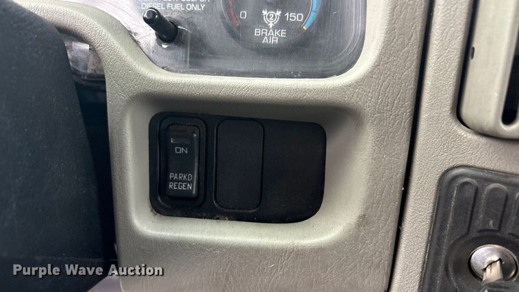 image for item EA7898 2008 International MA025 box truck