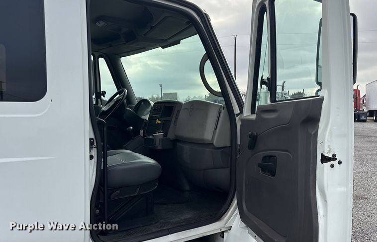 image for item EA7898 2008 International MA025 box truck