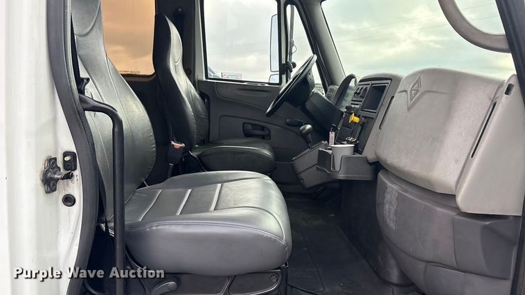 image for item EA7898 2008 International MA025 box truck