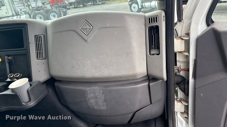 image for item EA7898 2008 International MA025 box truck