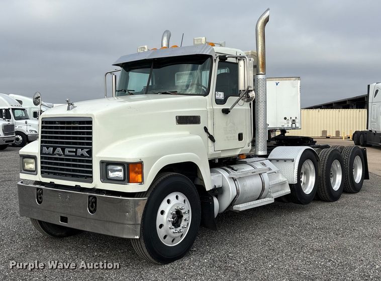 image for item EA7899 2006 Mack CHN semi truck