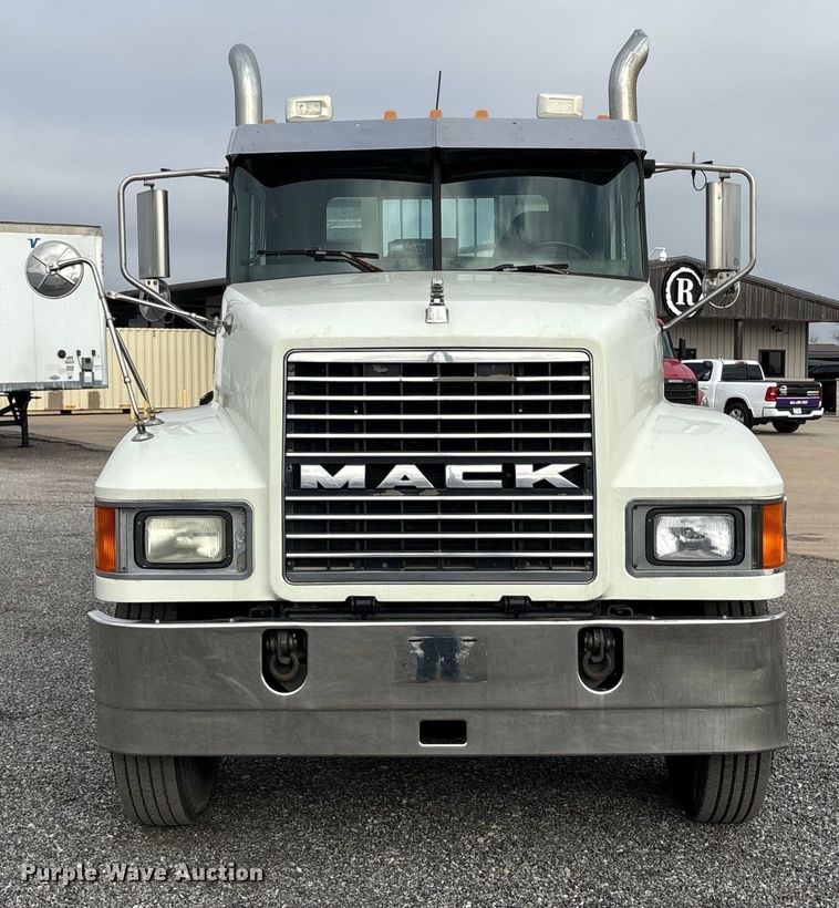 image for item EA7899 2006 Mack CHN semi truck