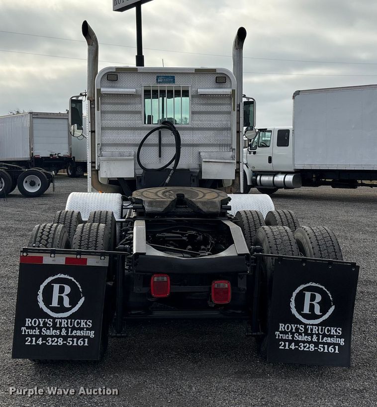 image for item EA7899 2006 Mack CHN semi truck