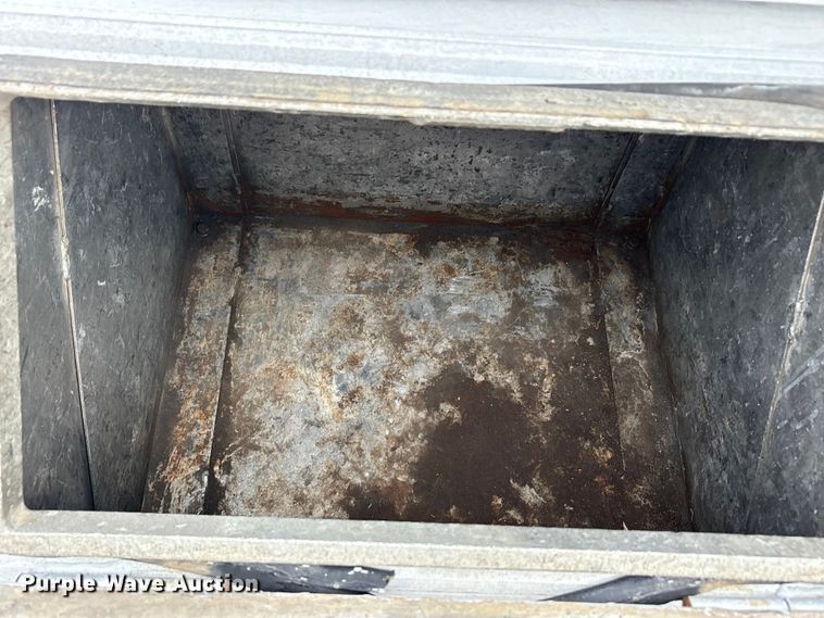 image for item EA7899 2006 Mack CHN semi truck