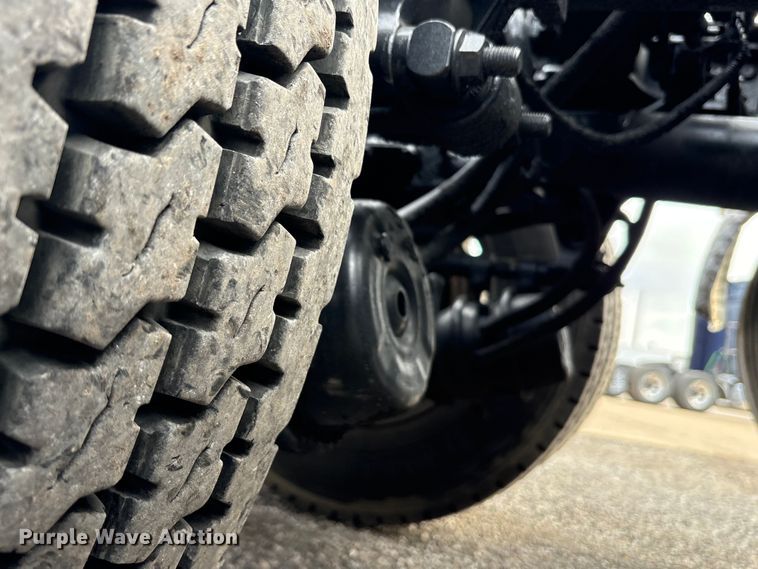 image for item EA7899 2006 Mack CHN semi truck