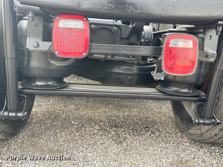 image for item EA7899 2006 Mack CHN semi truck