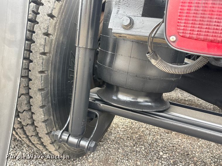 image for item EA7899 2006 Mack CHN semi truck