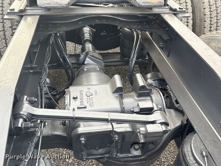 image for item EA7899 2006 Mack CHN semi truck