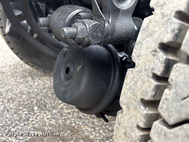 image for item EA7899 2006 Mack CHN semi truck