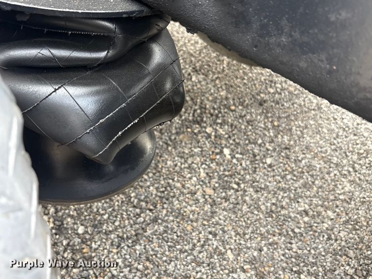 image for item EA7899 2006 Mack CHN semi truck