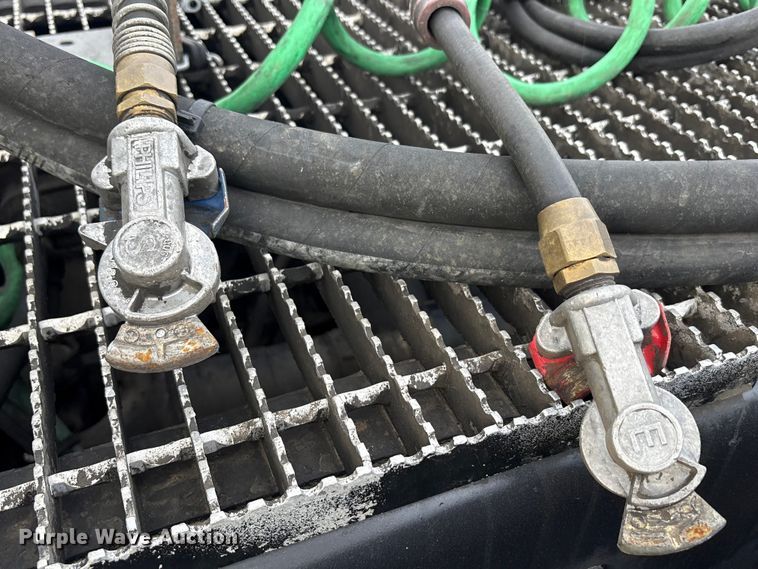 image for item EA7899 2006 Mack CHN semi truck