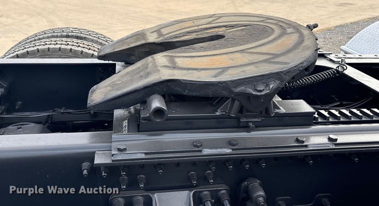 image for item EA7899 2006 Mack CHN semi truck