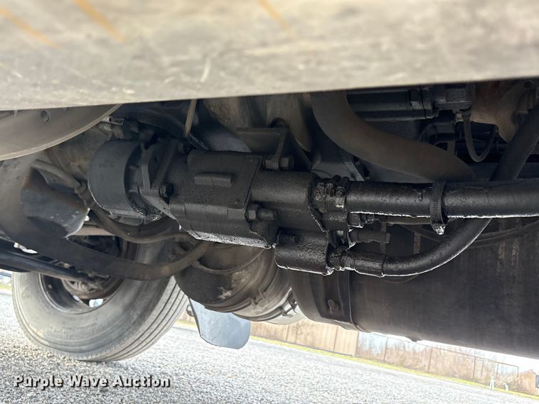 image for item EA7899 2006 Mack CHN semi truck