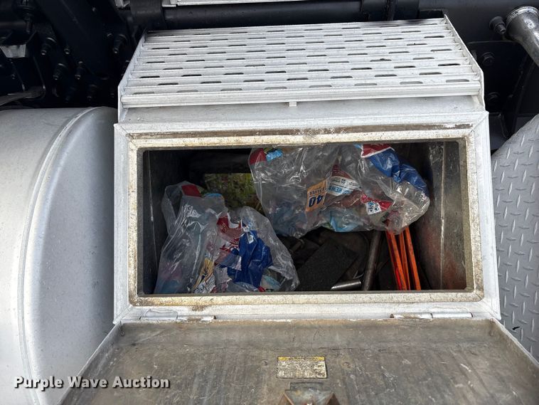 image for item EA7899 2006 Mack CHN semi truck