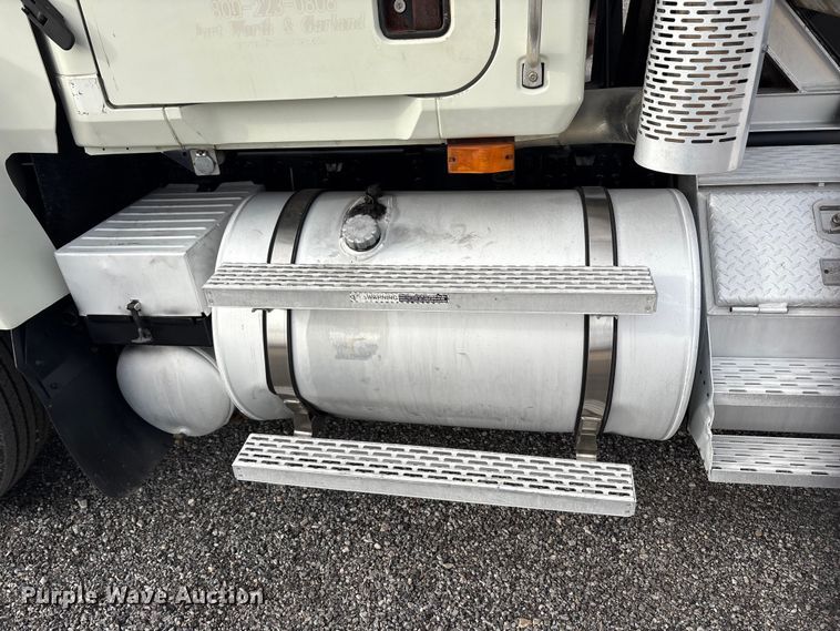 image for item EA7899 2006 Mack CHN semi truck