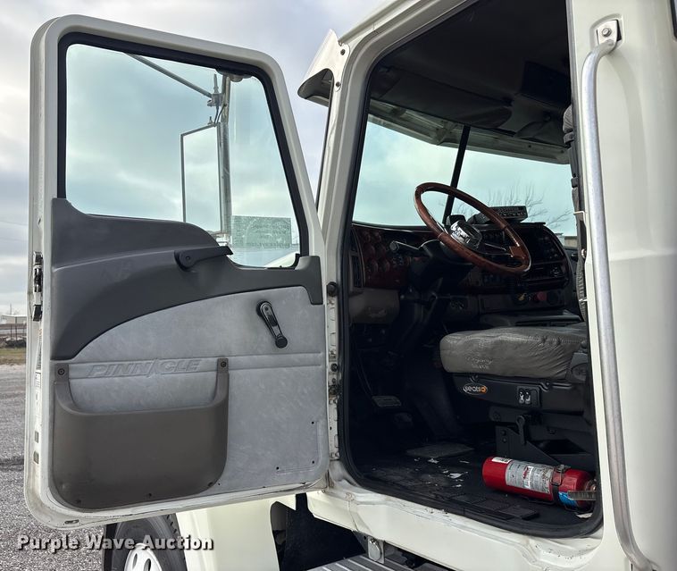 image for item EA7899 2006 Mack CHN semi truck