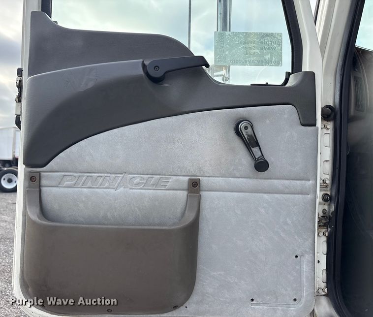 image for item EA7899 2006 Mack CHN semi truck