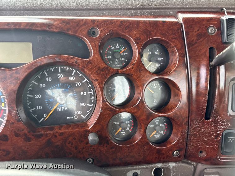 image for item EA7899 2006 Mack CHN semi truck