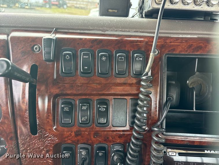 image for item EA7899 2006 Mack CHN semi truck