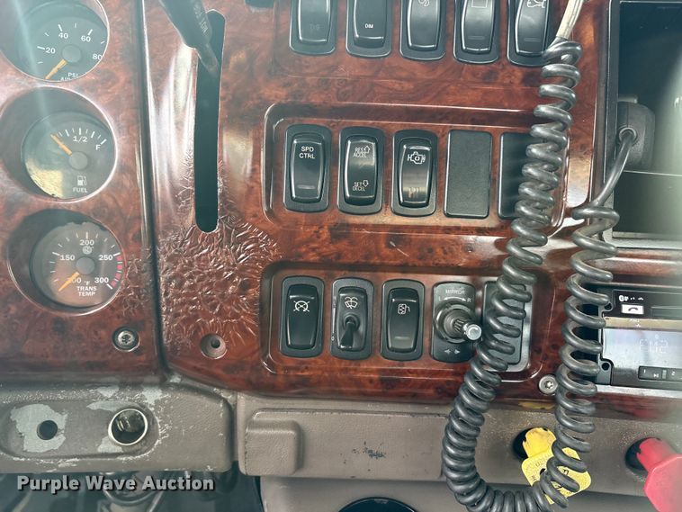 image for item EA7899 2006 Mack CHN semi truck