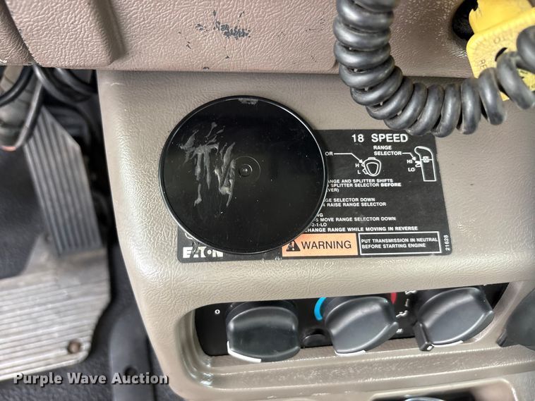 image for item EA7899 2006 Mack CHN semi truck