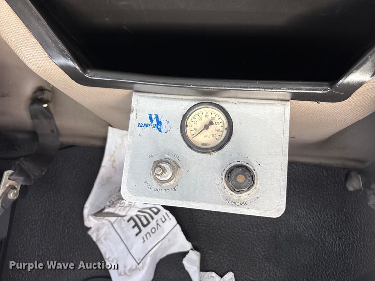 image for item EA7899 2006 Mack CHN semi truck