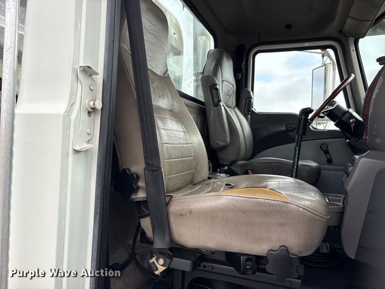 image for item EA7899 2006 Mack CHN semi truck