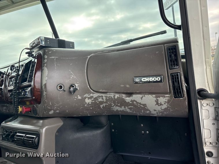 image for item EA7899 2006 Mack CHN semi truck