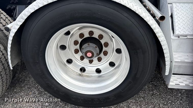 image for item EA7899 2006 Mack CHN semi truck