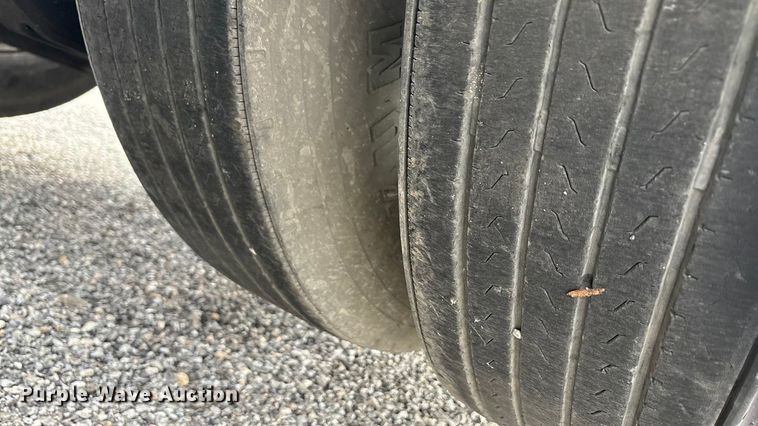 image for item EA7899 2006 Mack CHN semi truck