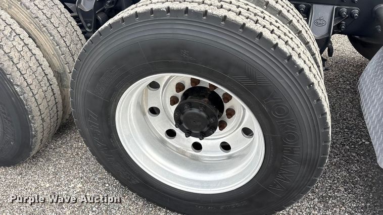 image for item EA7899 2006 Mack CHN semi truck