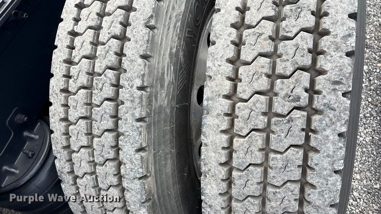 image for item EA7899 2006 Mack CHN semi truck