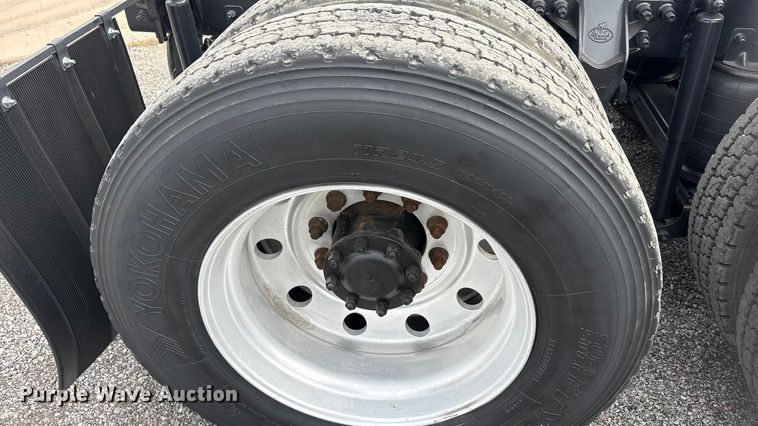 image for item EA7899 2006 Mack CHN semi truck