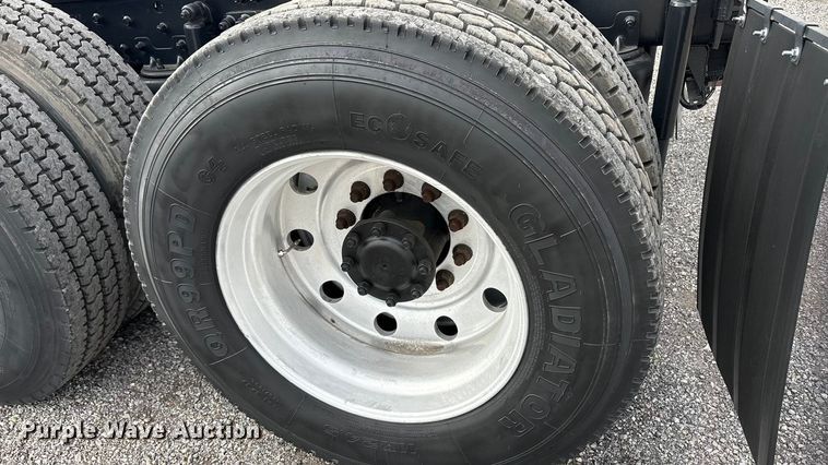 image for item EA7899 2006 Mack CHN semi truck