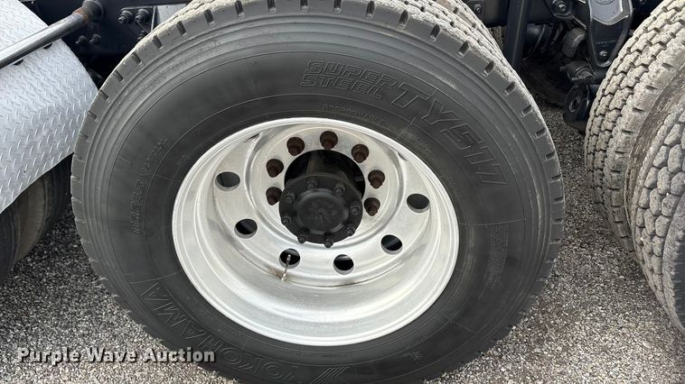 image for item EA7899 2006 Mack CHN semi truck