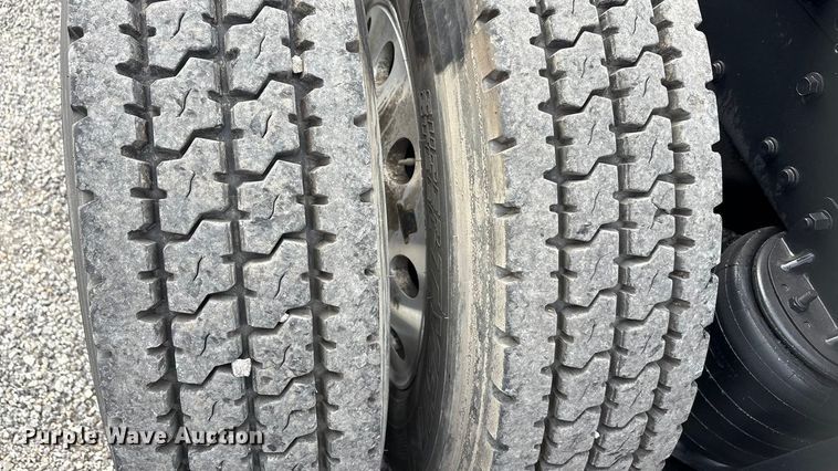 image for item EA7899 2006 Mack CHN semi truck