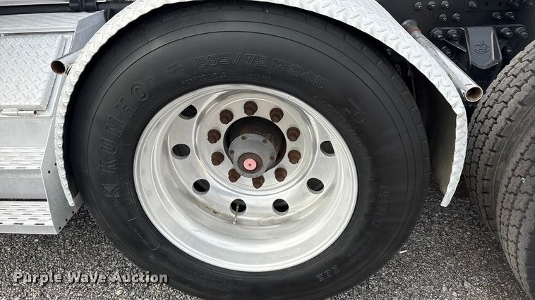 image for item EA7899 2006 Mack CHN semi truck