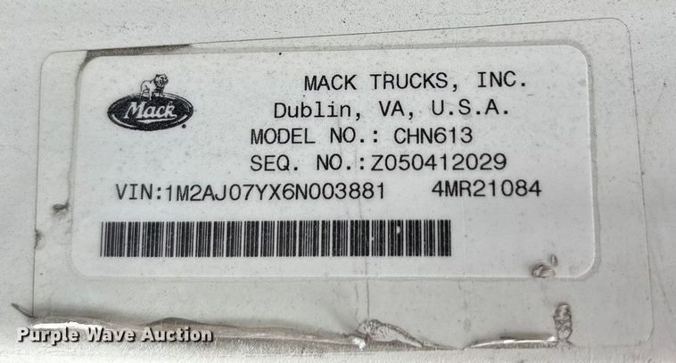 image for item EA7899 2006 Mack CHN semi truck