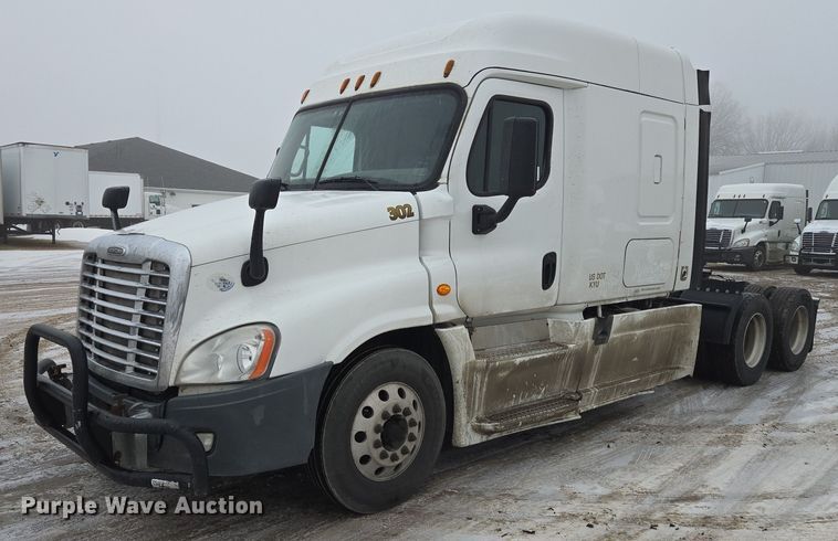 image for item EB1211 2016 Freightliner Cascadia 
