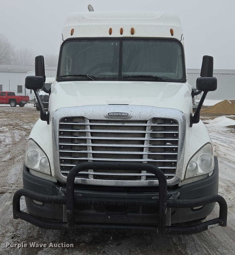 image for item EB1211 2016 Freightliner Cascadia 