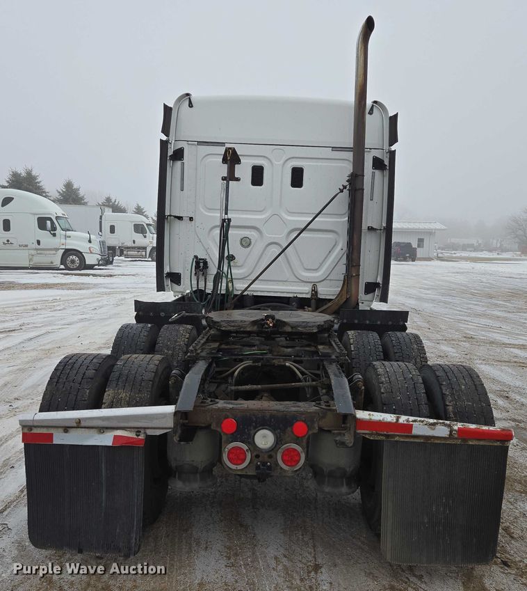 image for item EB1211 2016 Freightliner Cascadia 