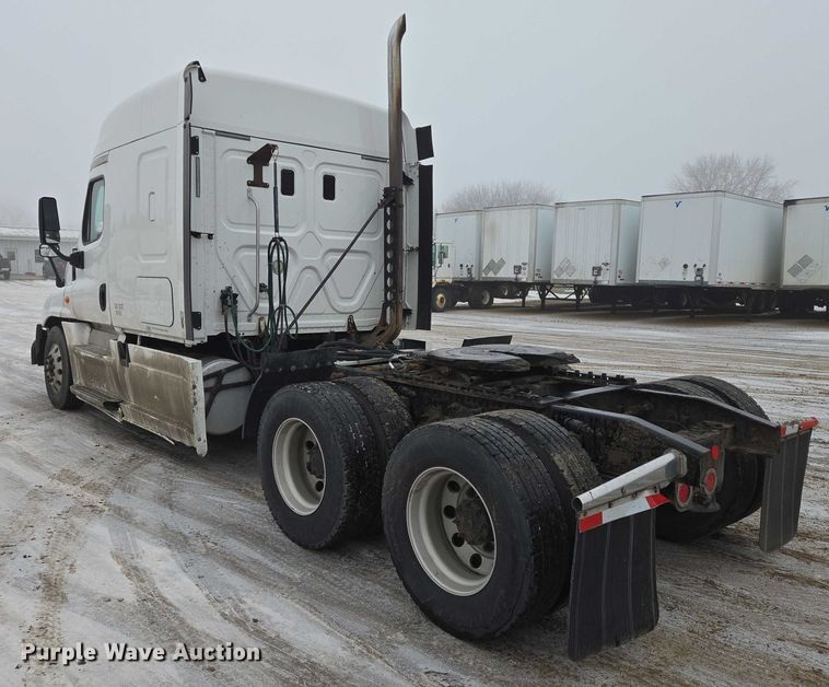 image for item EB1211 2016 Freightliner Cascadia 