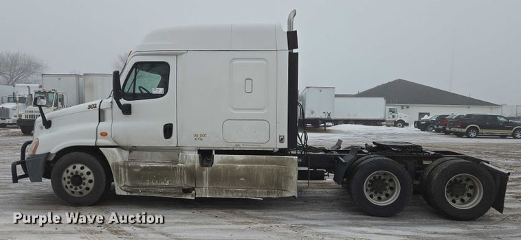 image for item EB1211 2016 Freightliner Cascadia 