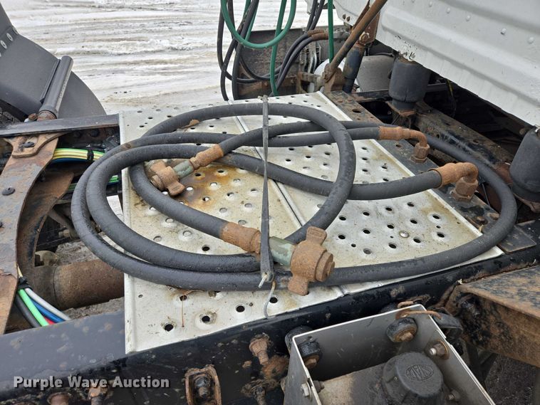 image for item EB1211 2016 Freightliner Cascadia 