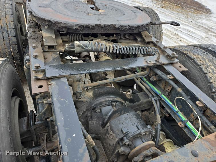 image for item EB1211 2016 Freightliner Cascadia 