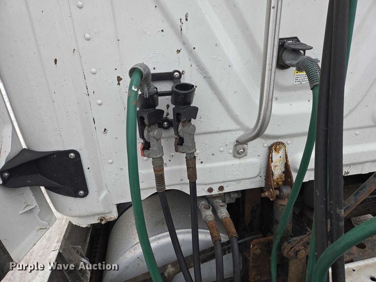 image for item EB1211 2016 Freightliner Cascadia 