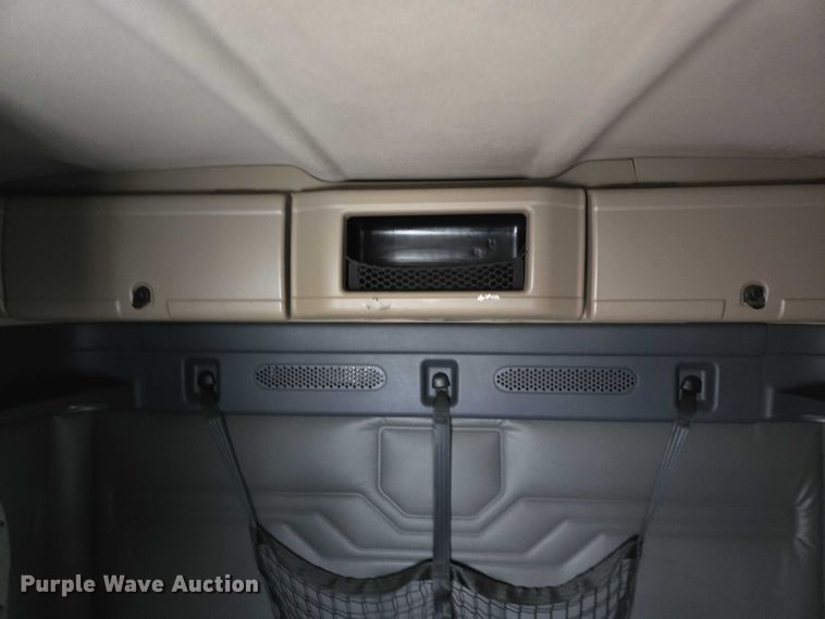 image for item EB1211 2016 Freightliner Cascadia 