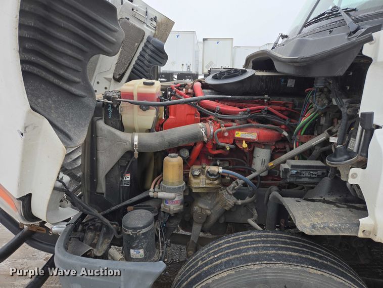 image for item EB1211 2016 Freightliner Cascadia 