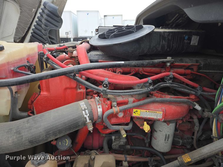 image for item EB1211 2016 Freightliner Cascadia 